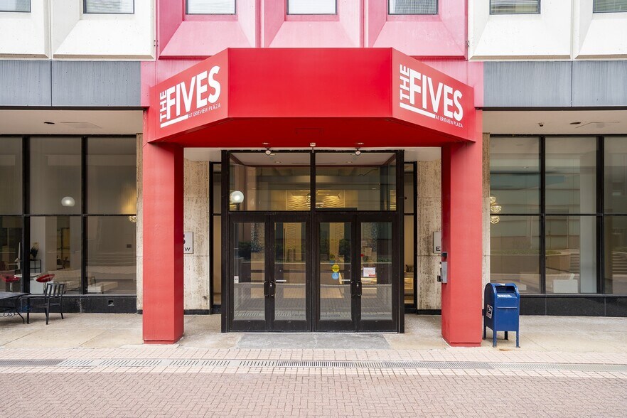 More Photos Of 55-75 Erieview Plz, Cleveland Office For Sale