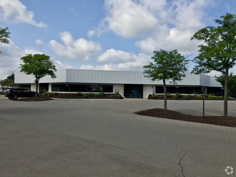 More Photos Of 1225 E Big Beaver Road, Troy Unknown For Lease