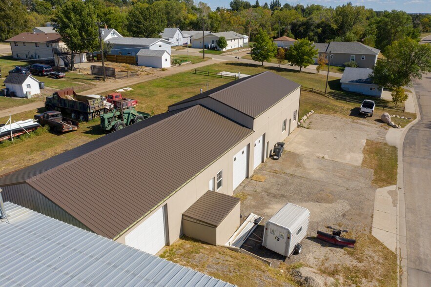 More Photos Of 910 Main Ave, Washburn Light Manufacturing For Sale