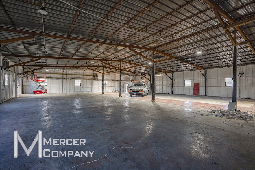 More Photos Of 825-831 E State Highway 121, Lewisville Warehouse For Sale