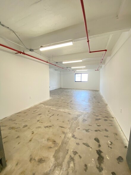 More Photos Of 901 E 31st St, Los Angeles Manufacturing For Lease