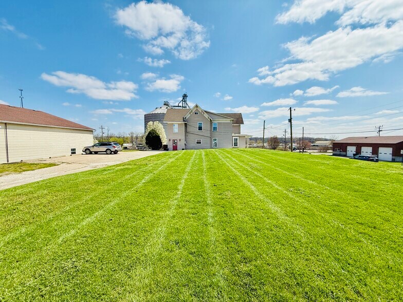 More Photos Of 403 George St, Aurora Office For Sale