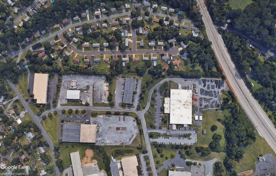 More Photos Of 2780 Commerce Dr, Middletown Light Distribution For Lease