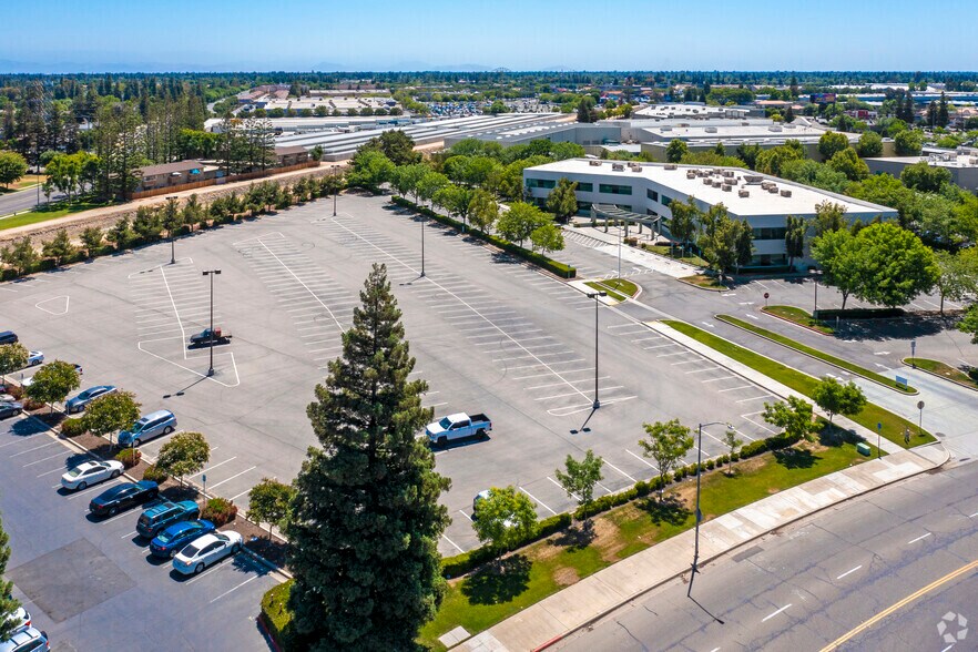 More Photos Of 5104 N Blythe Ave, Fresno Office For Sale