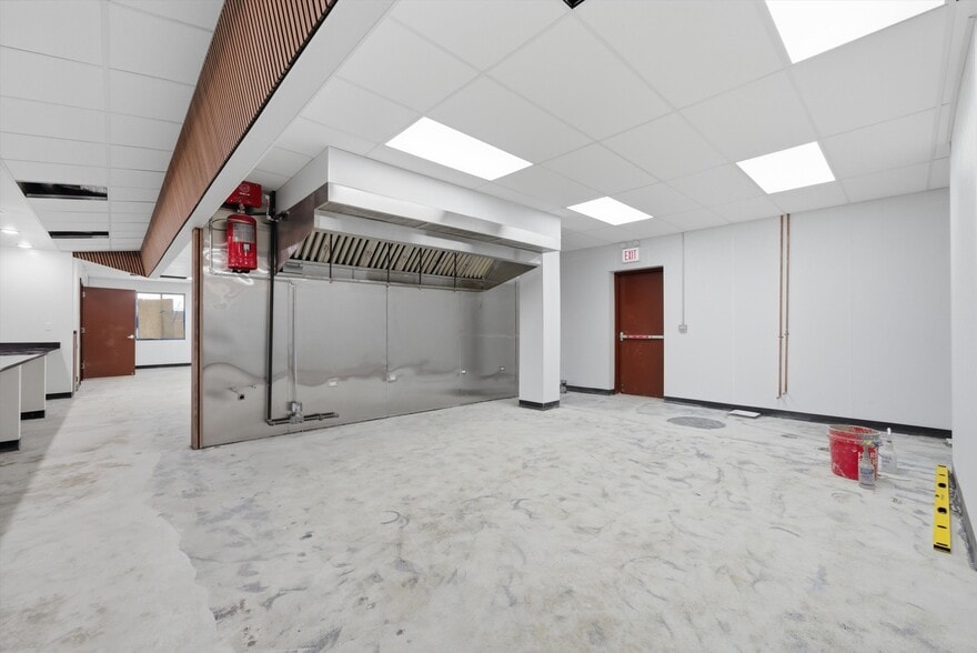 More Photos Of 2201 W Howard St, Chicago Restaurant For Lease