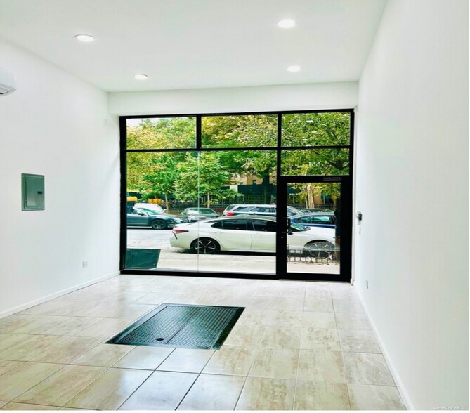 More Photos Of 557 E 137th St, Bronx General Retail For Sale