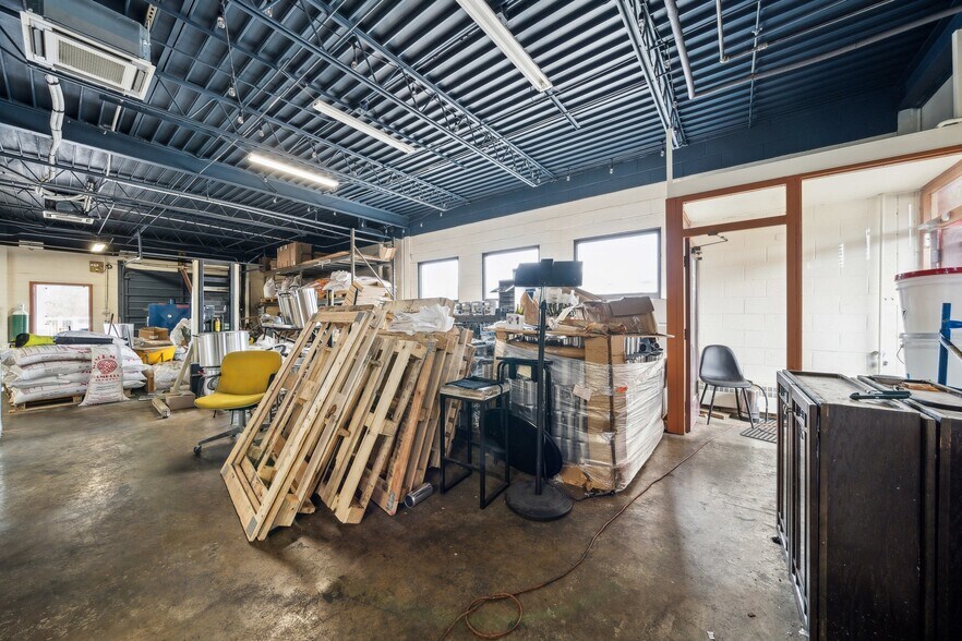 More Photos Of 704 Dawn St, Richmond Warehouse For Sale