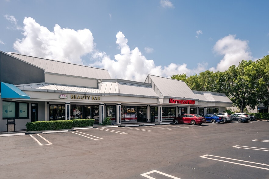 More Photos Of 8821-8833 S Dixie Hwy, Miami Unknown For Lease