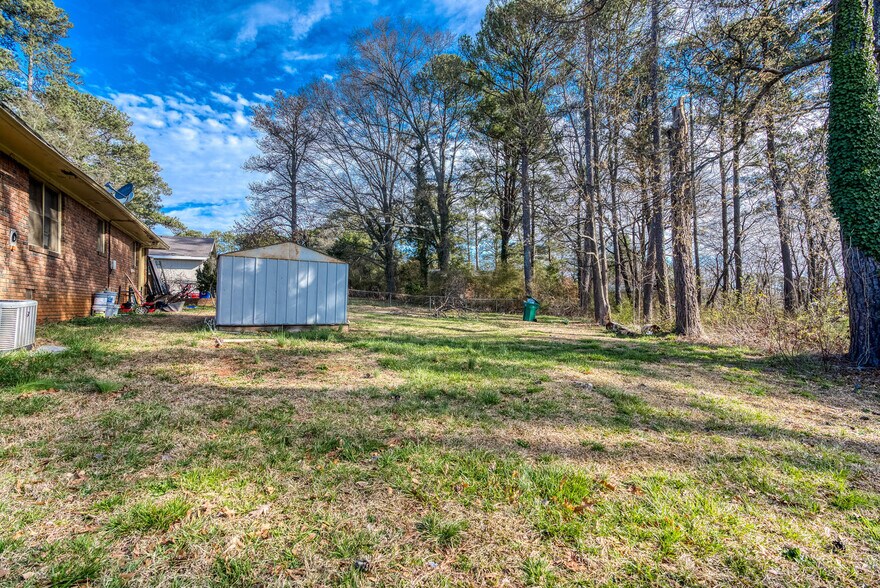 More Photos Of 3865 Story Dr SW, Marietta Medical For Sale