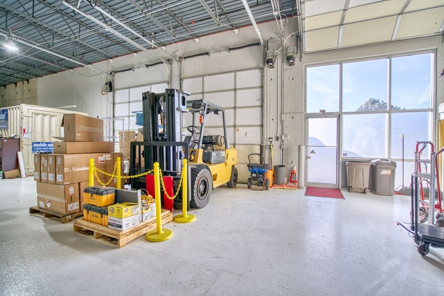 More Photos Of 280 S Taylor Ave, Louisville Research And Development For Lease