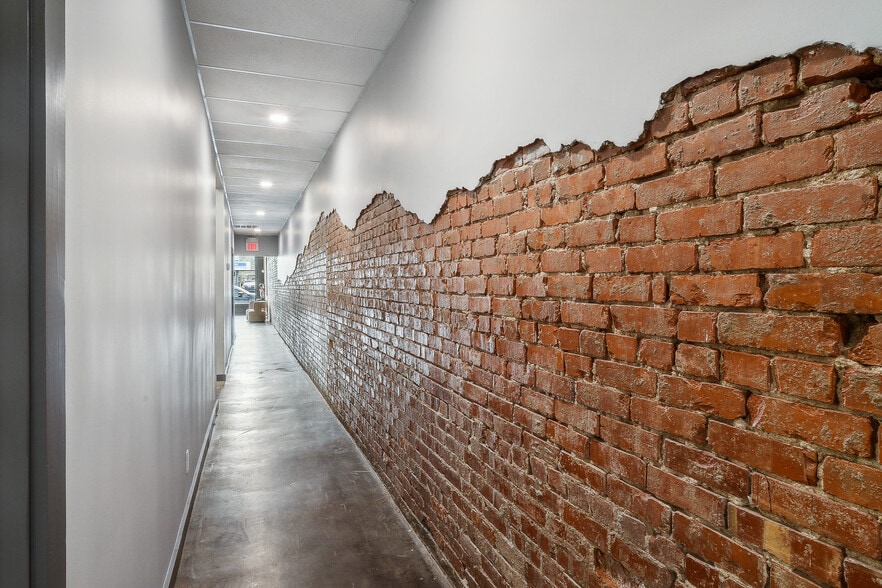 More Photos Of 219 E Rogers Blvd, Skiatook Storefront Retail Office For Sale