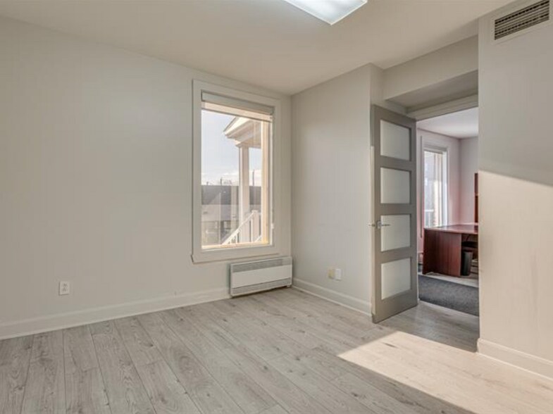 More Photos Of 95-97 Saint-Sylvestre Rue, Longueuil Storefront Retail Residential For Sale