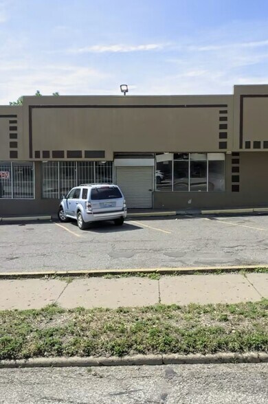 More Photos Of 640-660 Auburn Ave, Pontiac Unknown For Lease