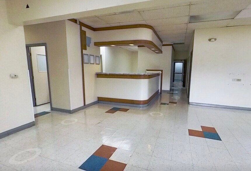 More Photos Of 2904 11th St, Rock Island Freestanding For Sale