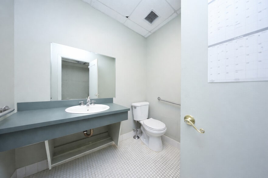 More Photos Of 8510 Bay 16th St, Brooklyn Office For Sale