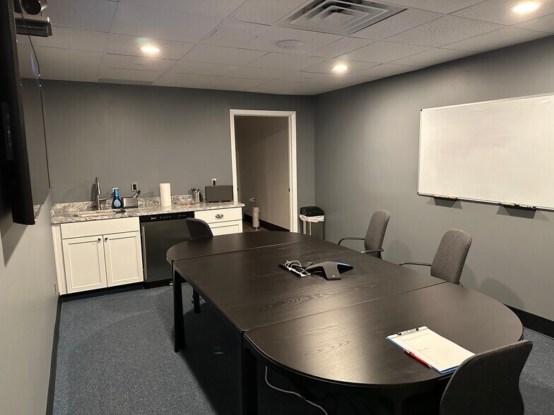 More Photos Of 9130 Otis Ave, Indianapolis Showroom For Sale