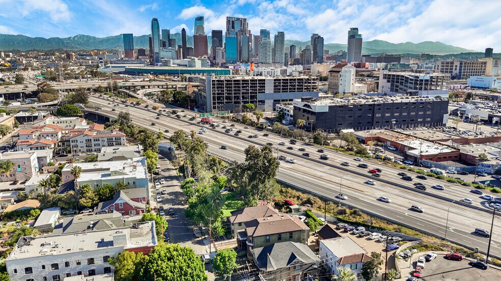More Photos Of 1978 Estrella Ave, Los Angeles Apartments For Sale