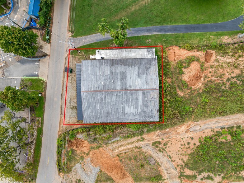 More Photos Of 39 Brookside Cir, Candler Warehouse For Lease