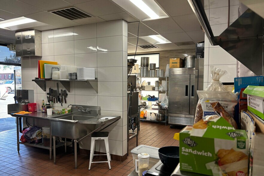 More Photos Of 10655 Coloma Rd, Rancho Cordova Freestanding For Sale