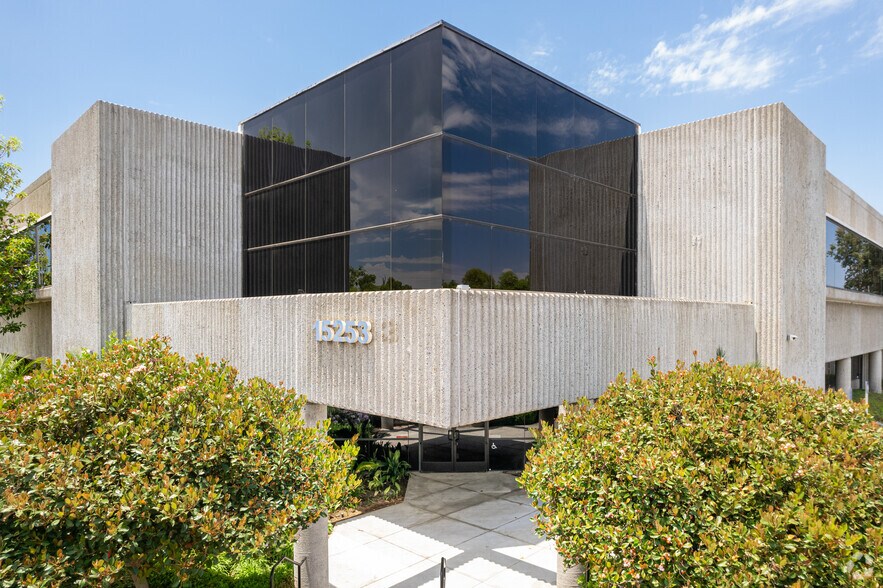 More Photos Of 15253 Bake Pky, Irvine Loft Creative Space For Sale