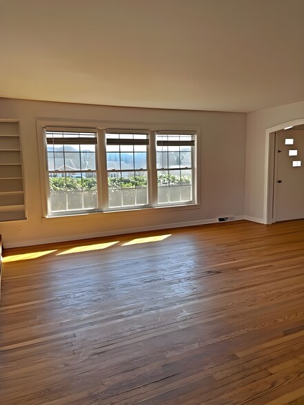 More Photos Of 520 Baird Cove Rd, Franklin Apartments For Sale