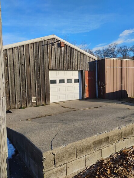 More Photos Of 2240 S US Highway 35, Knox Freestanding For Sale