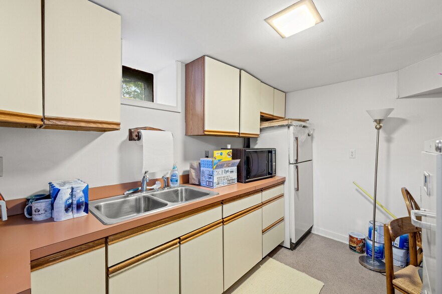 More Photos Of 520 E Maxwell St, Lexington Office For Sale