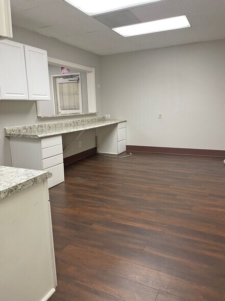 More Photos Of 44725 10th St W, Lancaster Medical For Sale