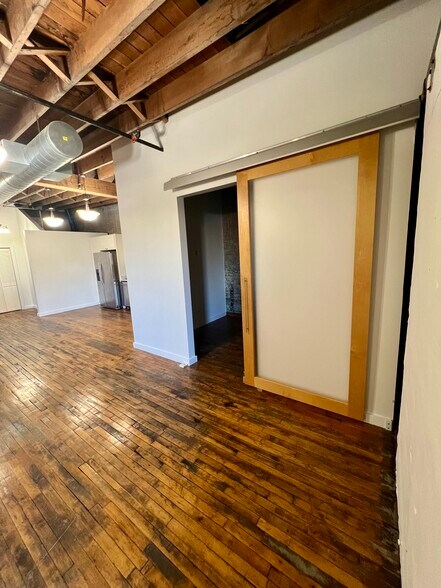 More Photos Of 509 NE 1st Ave, Minneapolis Storefront Retail Office For Lease