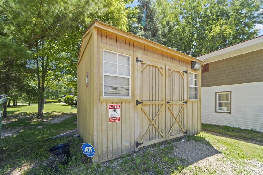 More Photos Of E6659 Wolf River Dr, Fremont General Retail For Sale