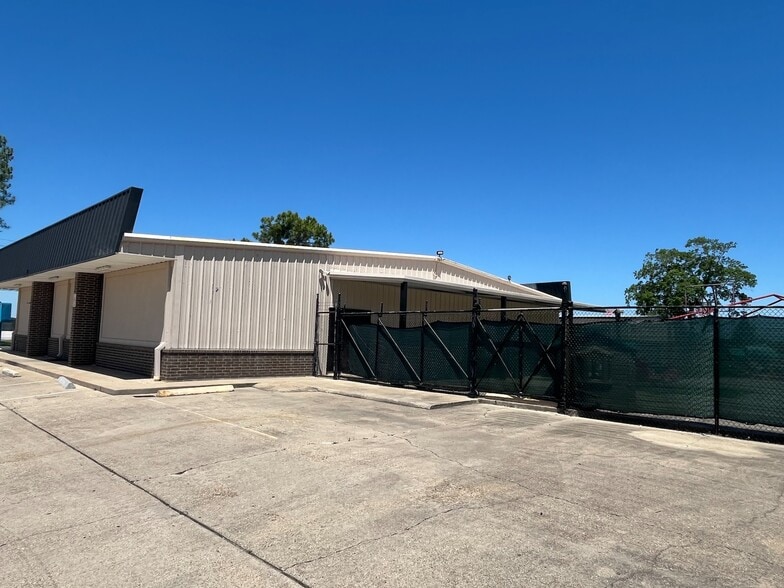 More Photos Of 3111 S Main St, Pearland Warehouse For Sale