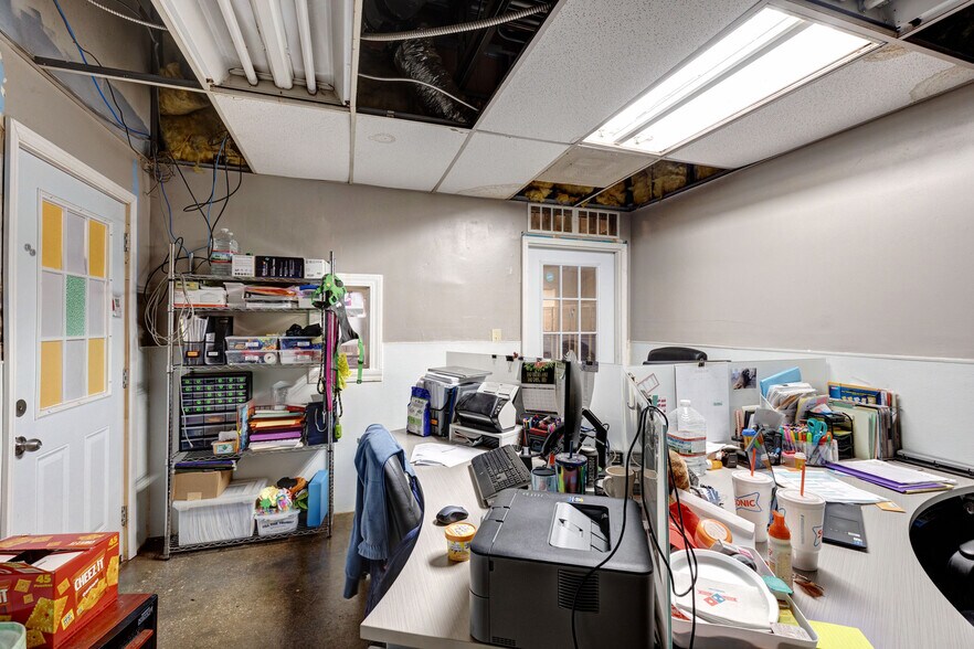 More Photos Of 5918 Broadmoor St, Mission Freestanding For Sale