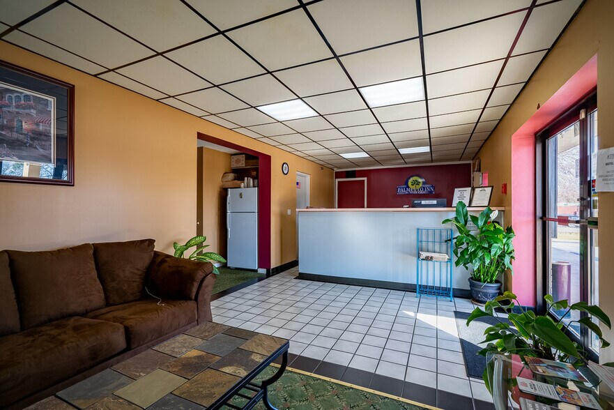 More Photos Of 820 Market St, Cheraw Hotel For Sale