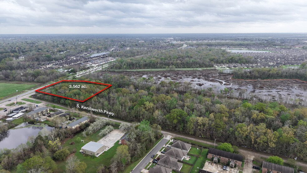 More Photos Of 555 Kenilworth Pkwy, Baton Rouge Land For Lease