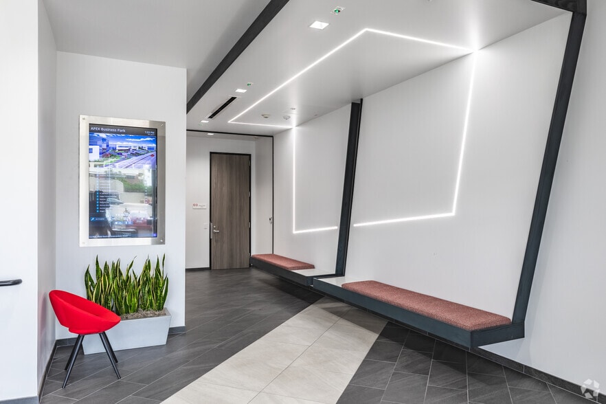 More Photos Of 5625 Ruffin Rd, San Diego Office For Sale