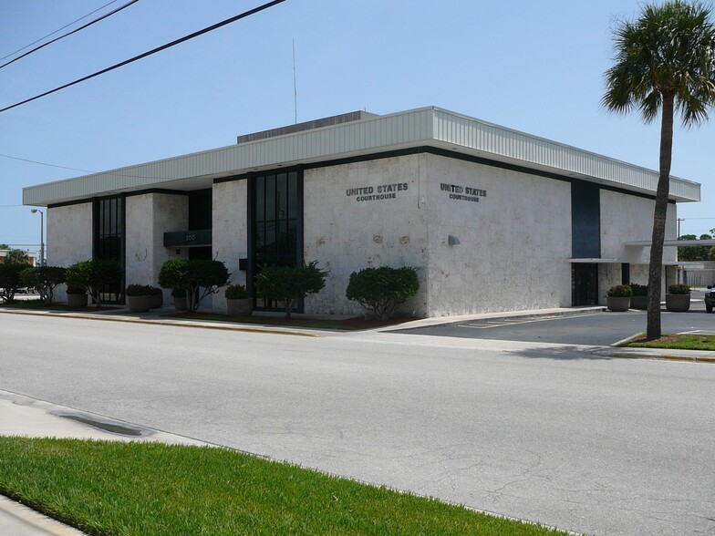 Primary Photo Of 300 S 6th St, Fort Pierce Medical For Lease