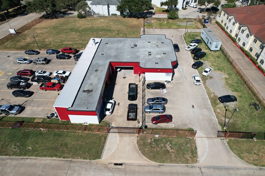 More Photos Of 101 Wells Fargo Dr, Houston Auto Repair For Sale