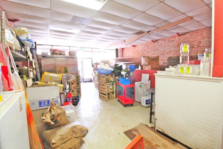 More Photos Of 445 E 14th St, San Leandro Convenience Store For Sale