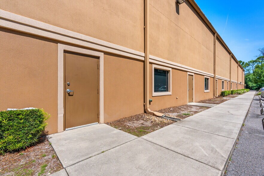 More Photos Of 585 Commonwealth Blvd, Port Orange Manufacturing For Sale