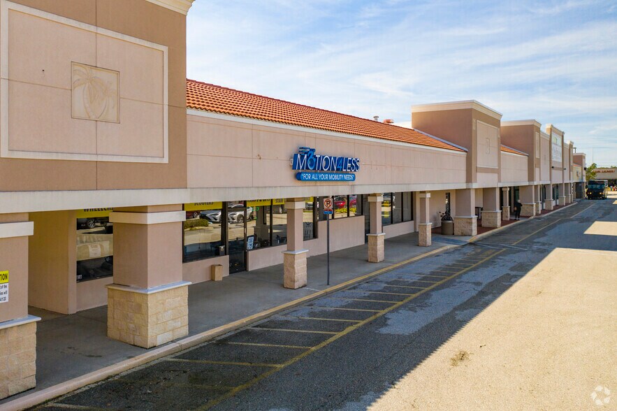More Photos Of 4400-4462 Bee Ridge Rd, Sarasota Storefront Retail Office For Lease