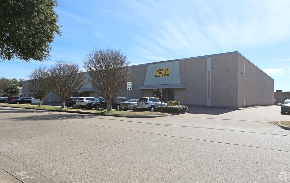 More Photos Of 3330-3350 Wiley Post Rd, Carrollton Showroom For Sale