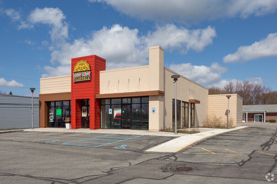 Primary Photo Of 4005 Plainfield Ave NE, Grand Rapids Restaurant For Lease