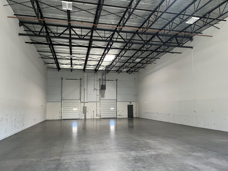 More Photos Of 88 N Touchmark Way, Meridian Showroom For Lease