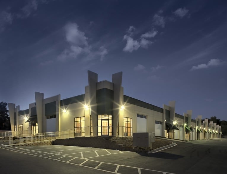 More Photos Of 658 Griffith Rd, Charlotte Warehouse For Lease