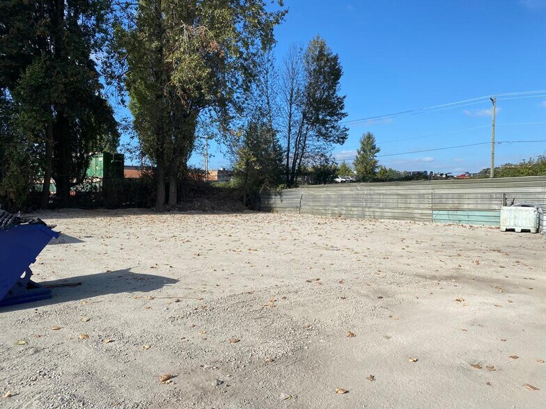 More Photos Of 8321 Willard St, Burnaby Land For Lease