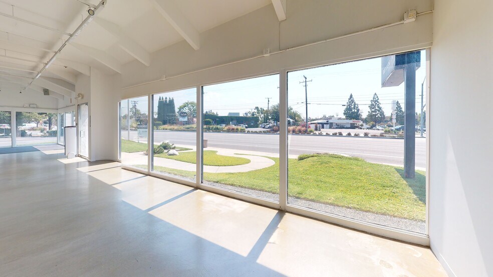 More Photos Of 2927 Bristol St, Costa Mesa Freestanding For Lease