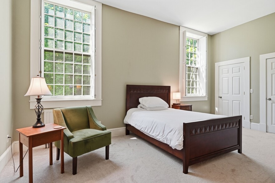 More Photos Of 732 Elm St, West Springfield Freestanding For Sale