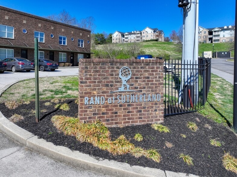 More Photos Of 425 Sutherland View Way, Knoxville Apartments For Sale
