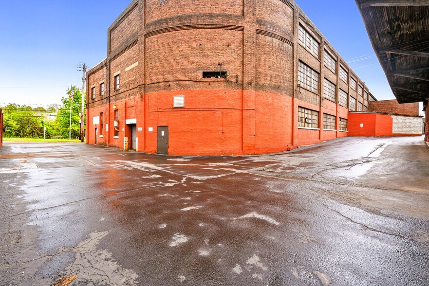More Photos Of 100 Front St, New Brighton Warehouse For Lease