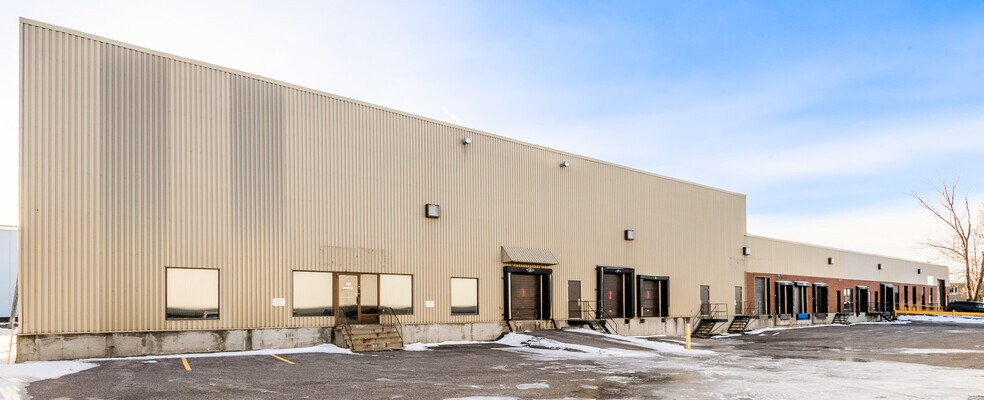 More Photos Of 830 Av Godin, Québec Distribution For Lease